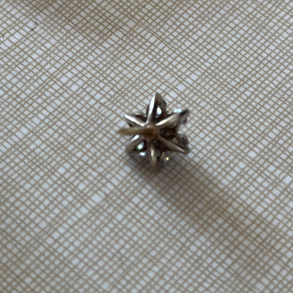 Beautiful high end men’s tie tack with chain flower CZ gold filled. - Picture 4 of 5